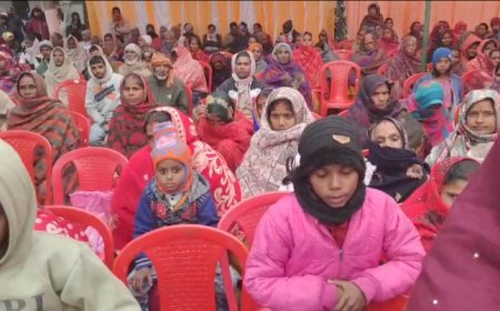 राज्य सूचना आयुक्त द्वारा जरूरतमंदों को कंबल वितरण