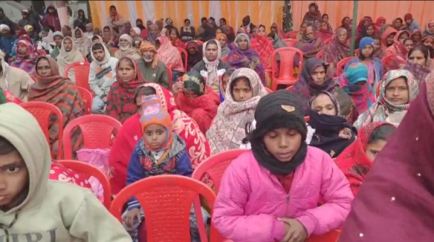 राज्य सूचना आयुक्त द्वारा जरूरतमंदों को कंबल वितरण